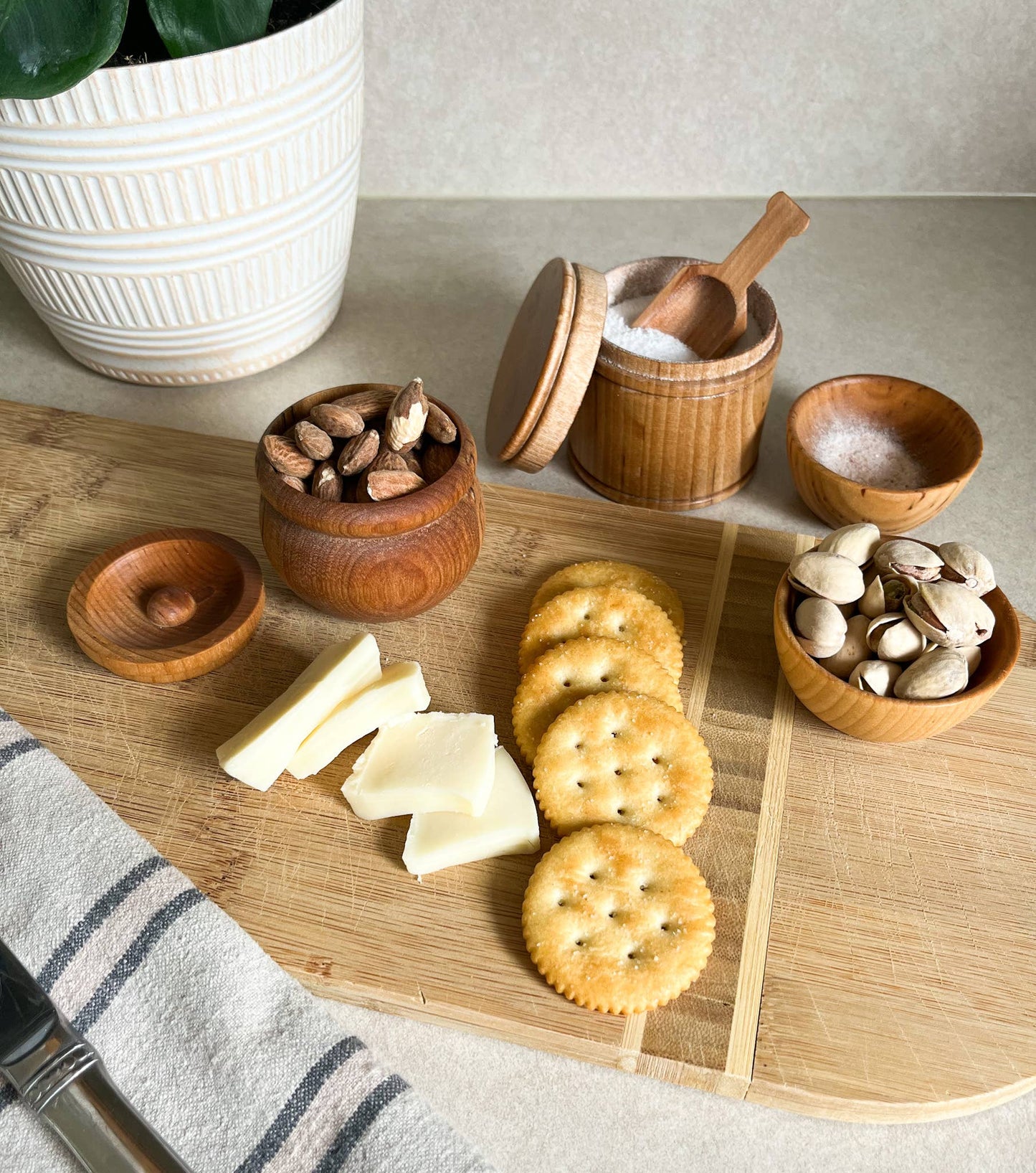 Pinch Pot with Lid, Mini Pot, Salt Cellar, Wooden Pinch Pot: Mineral Oil & Beeswax