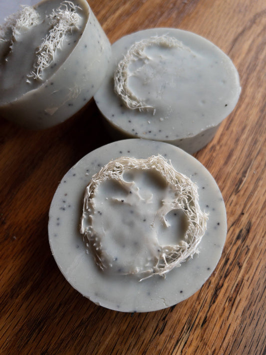 Mint Loofah Palm-Free Soap with Pumice & Poppy Seeds