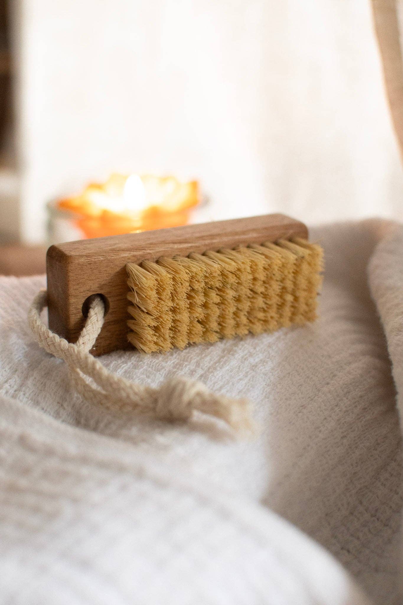 Nail Brush - Acacia Wood